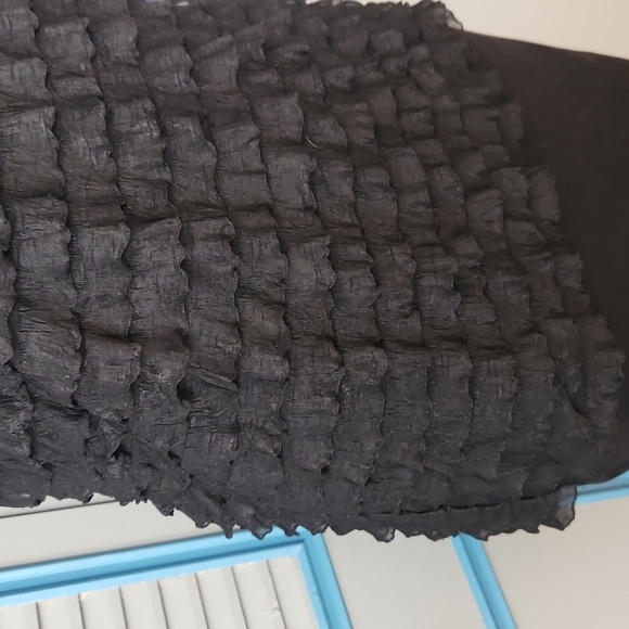 Very Important Pieces Black Textured Ruffle Halter Top - Picture 6 of 13